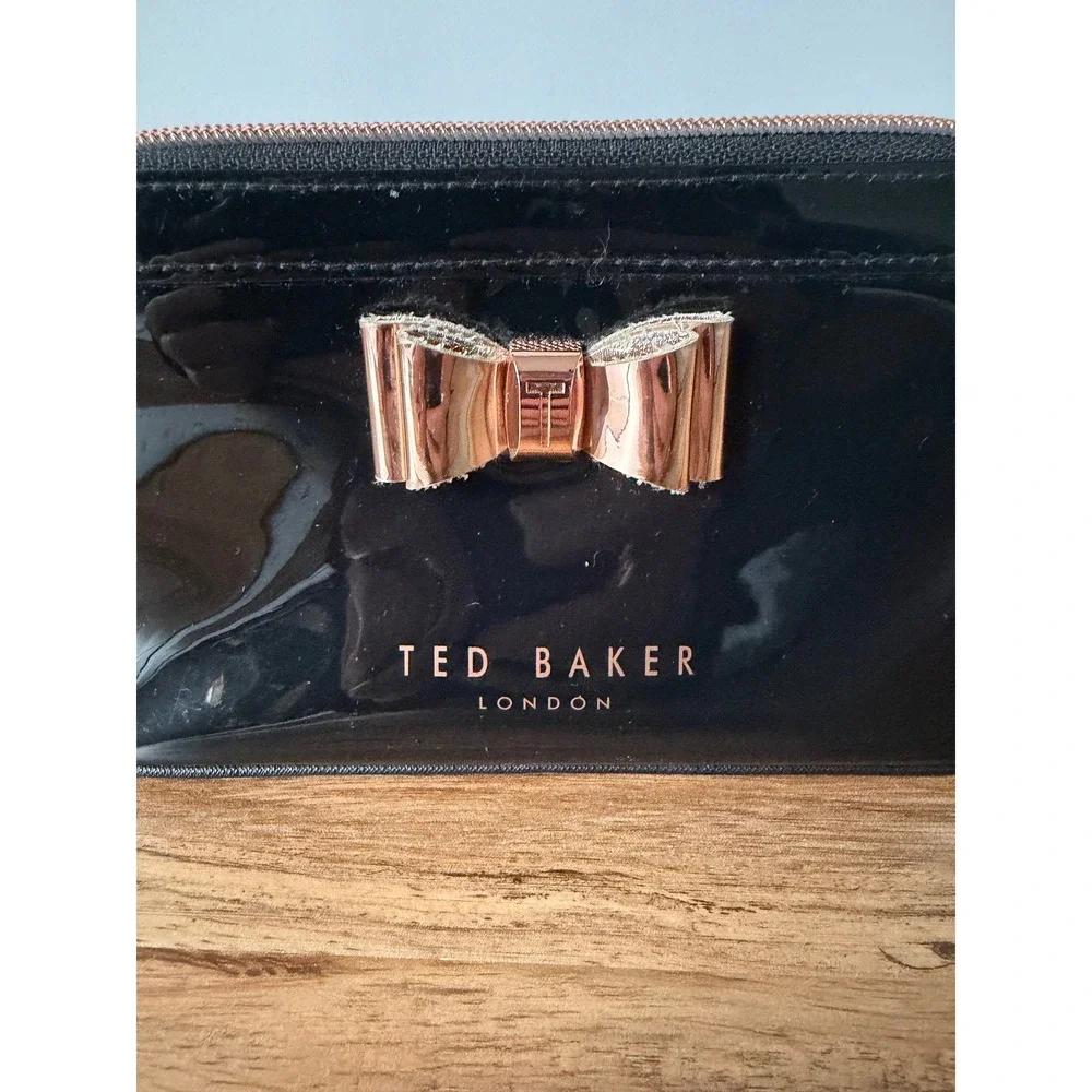 Ted Baker Aimee Black Patent Makeup Bag Cosmetic Pouch Rose Gold Curved Bow